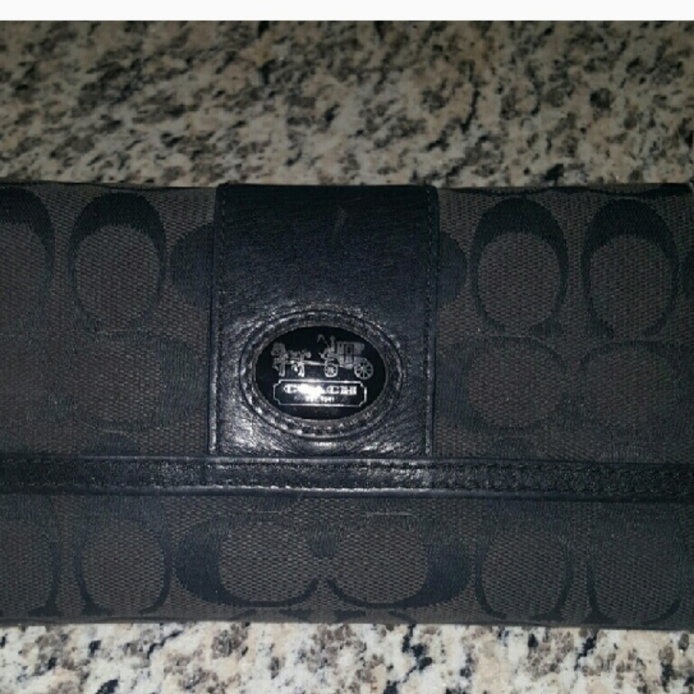 AUTHENTIC COACH WALLET
